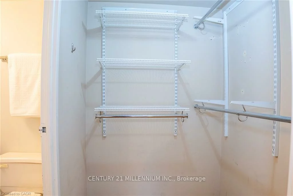 3700, Kaneff, Mississauga Valleys, Mississauga