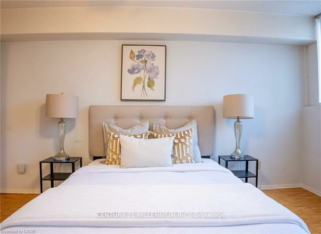 3700, Kaneff, Mississauga Valleys, Mississauga