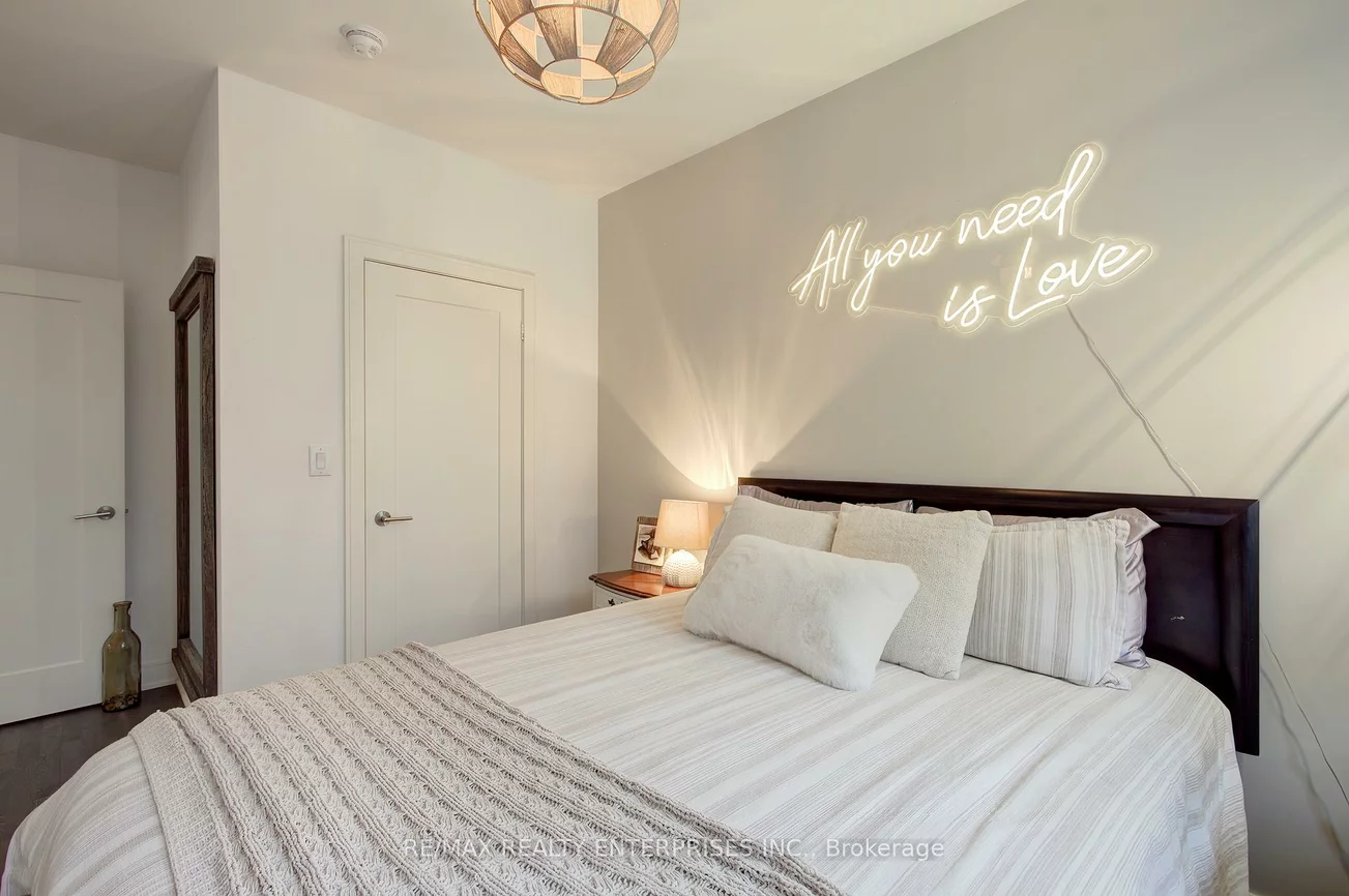 1575, Lakeshore, Clarkson, Mississauga