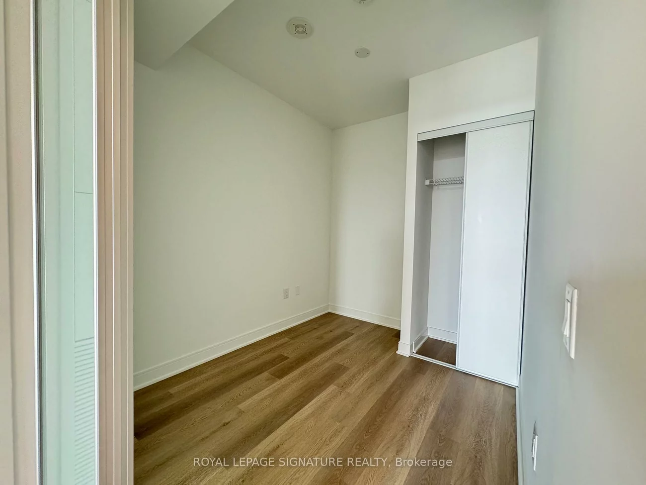 86, Dundas, Cooksville, Mississauga