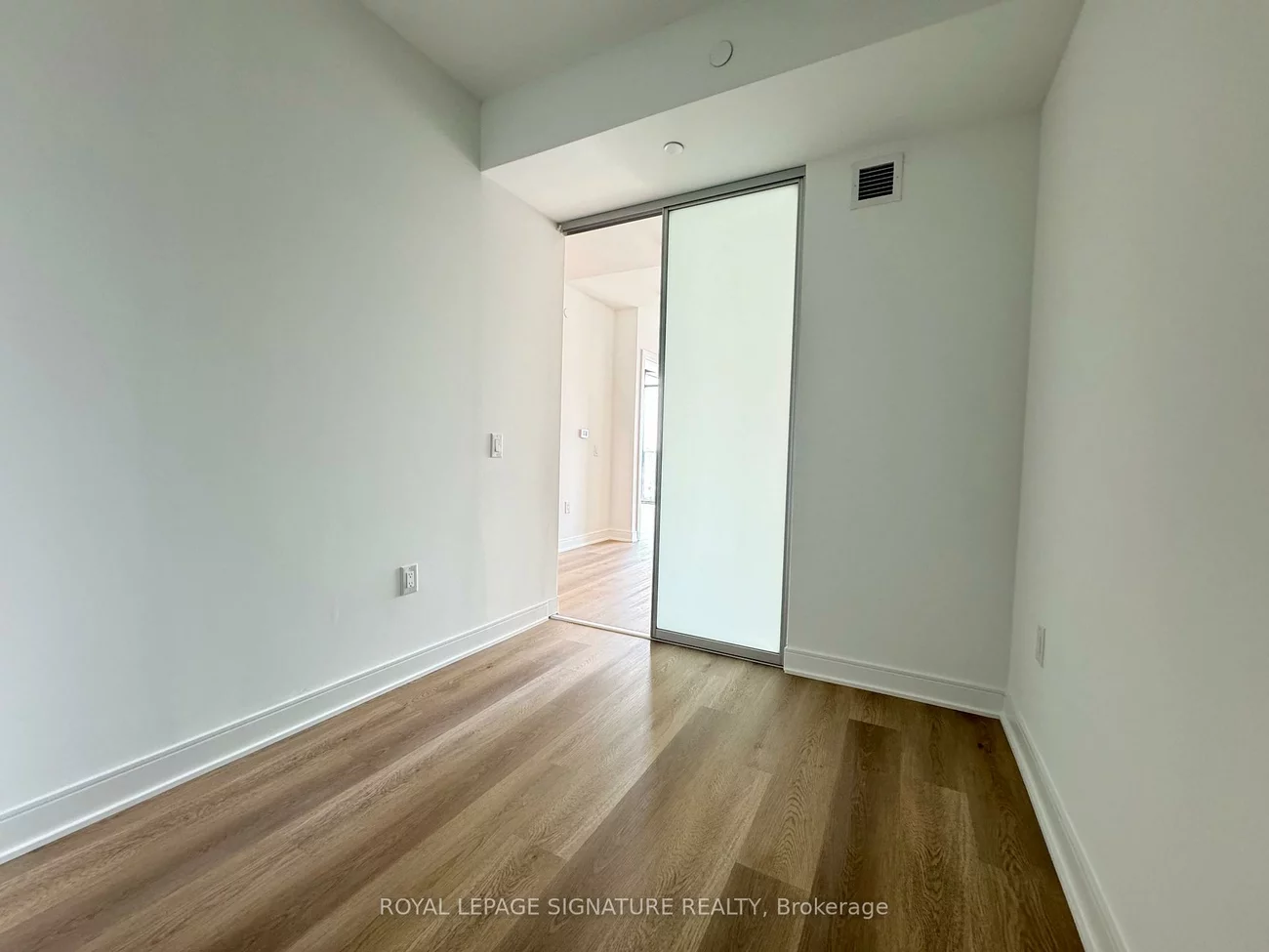 86, Dundas, Cooksville, Mississauga