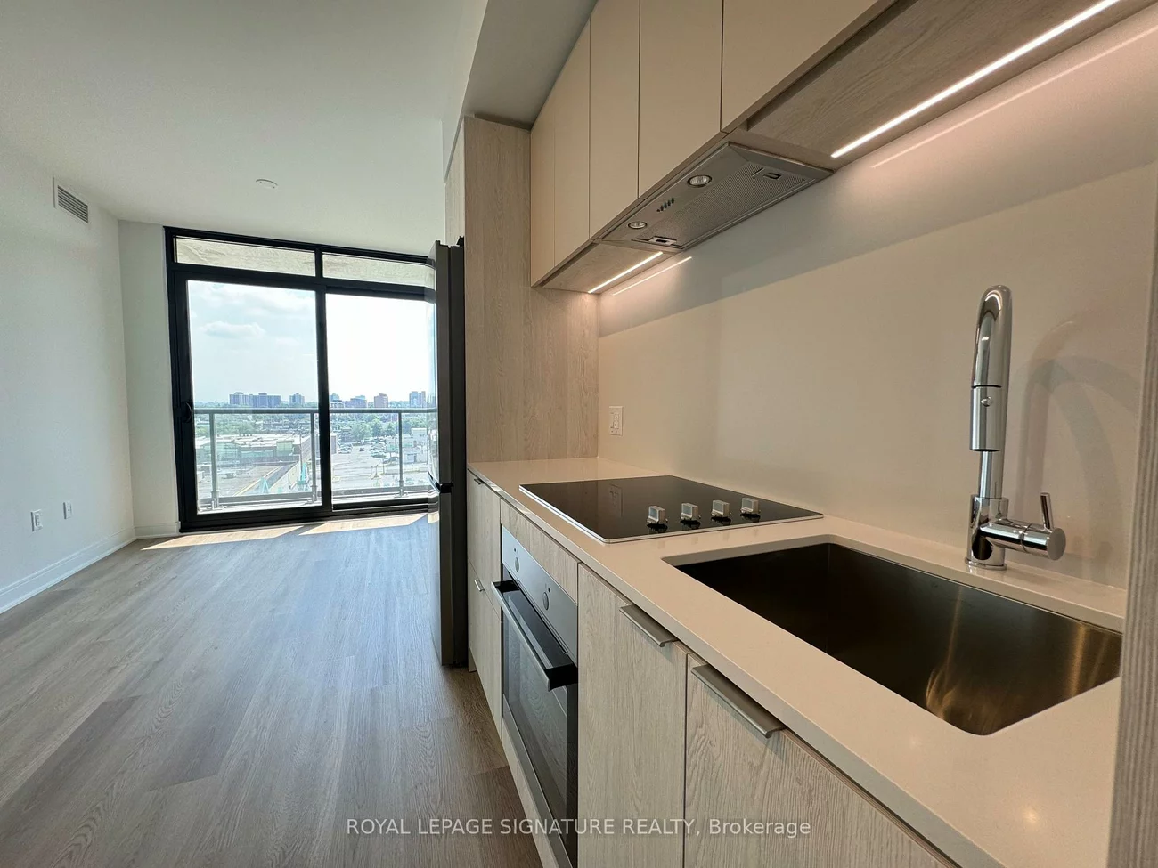 86, Dundas, Cooksville, Mississauga