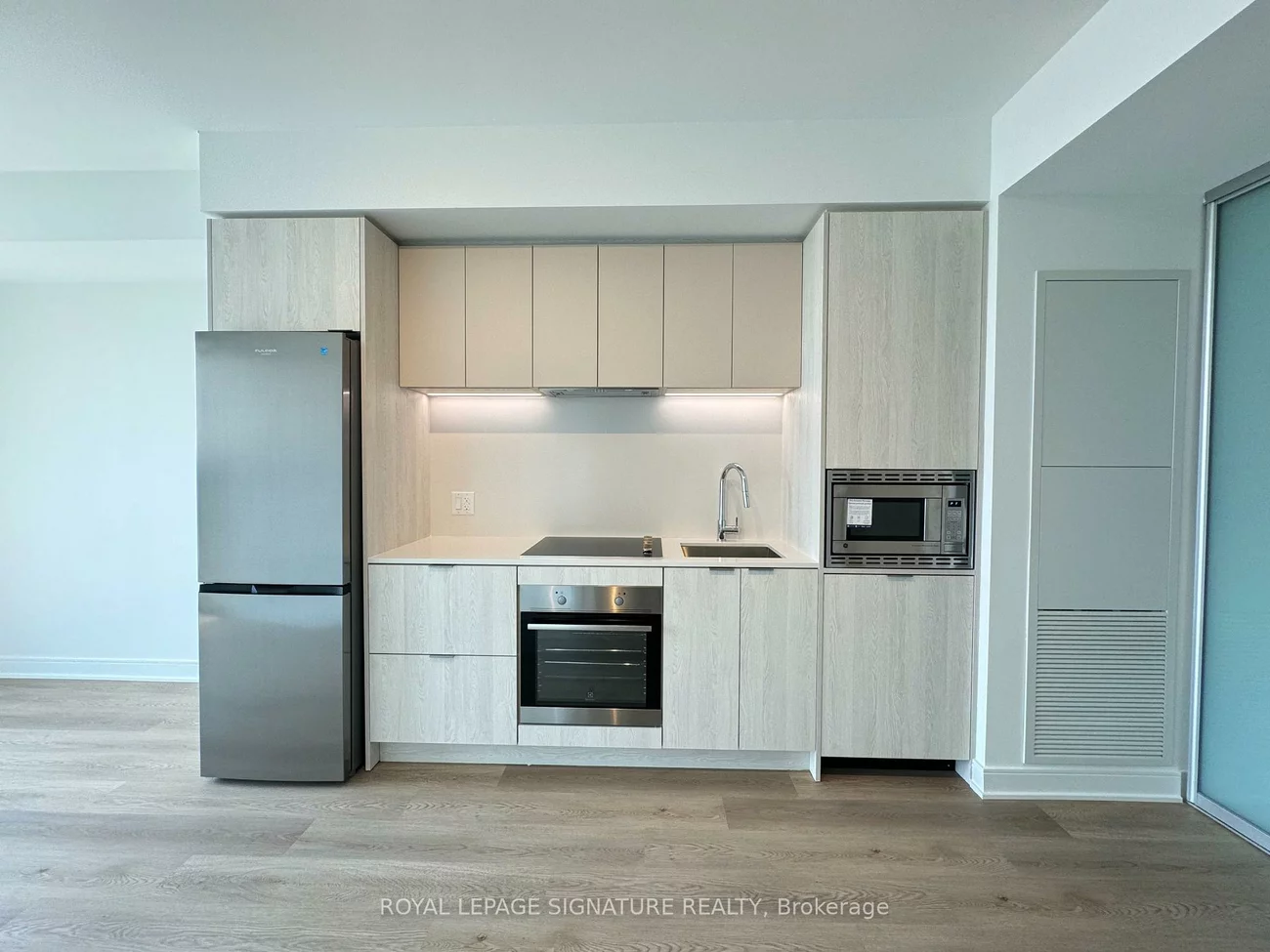 86, Dundas, Cooksville, Mississauga