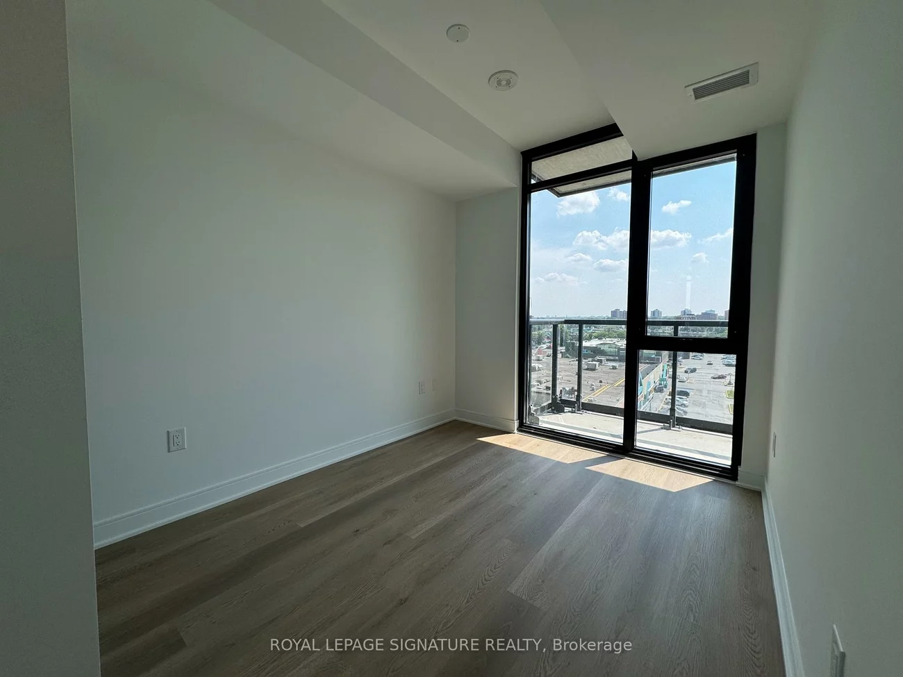 86, Dundas, Cooksville, Mississauga