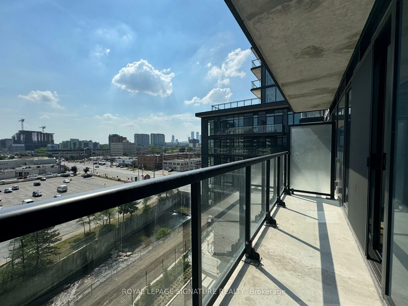 86, Dundas, Cooksville, Mississauga