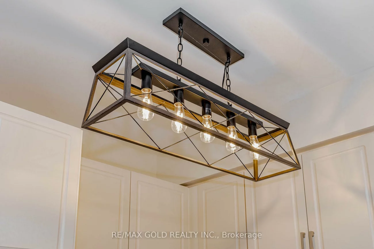 220, Burnhamthorpe, City Centre, Mississauga