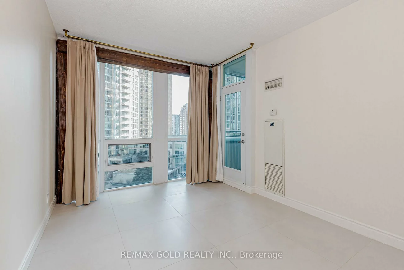 220, Burnhamthorpe, City Centre, Mississauga