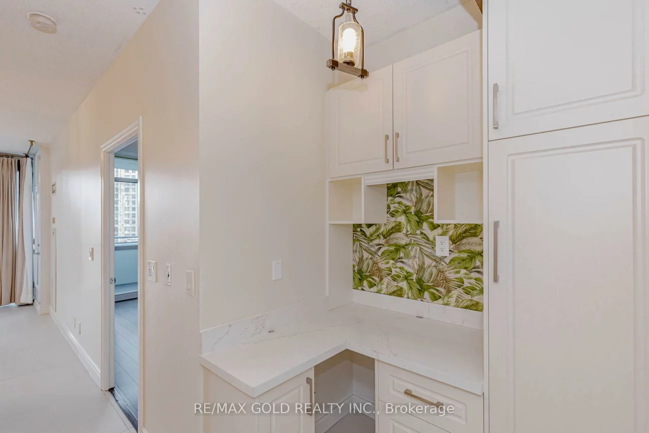 220, Burnhamthorpe, City Centre, Mississauga