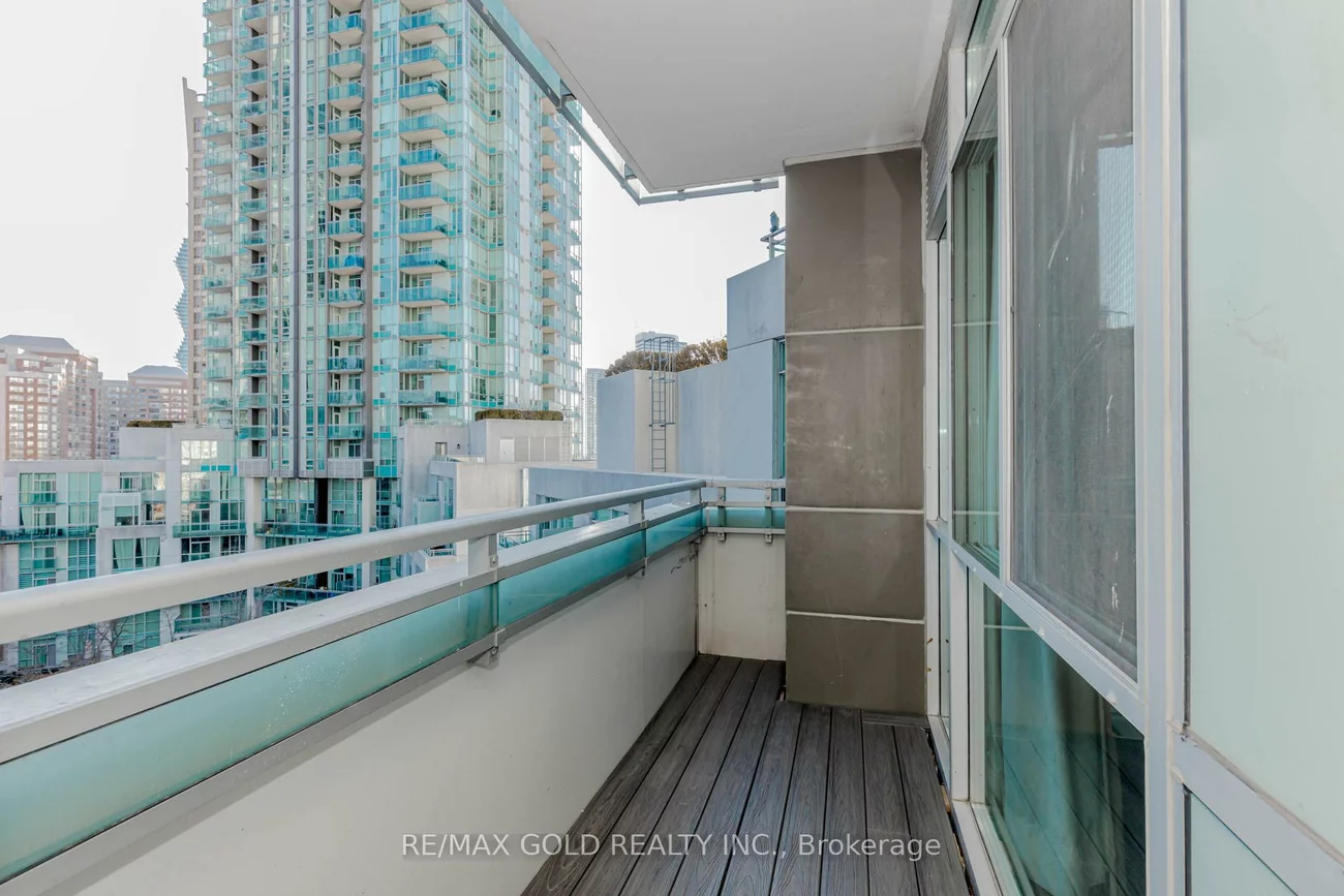 220, Burnhamthorpe, City Centre, Mississauga