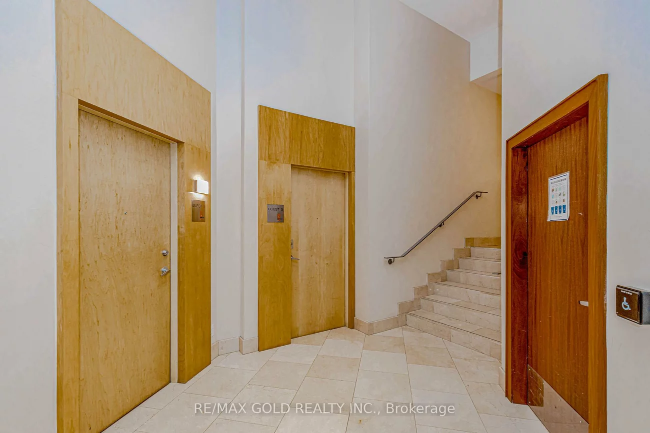 220, Burnhamthorpe, City Centre, Mississauga