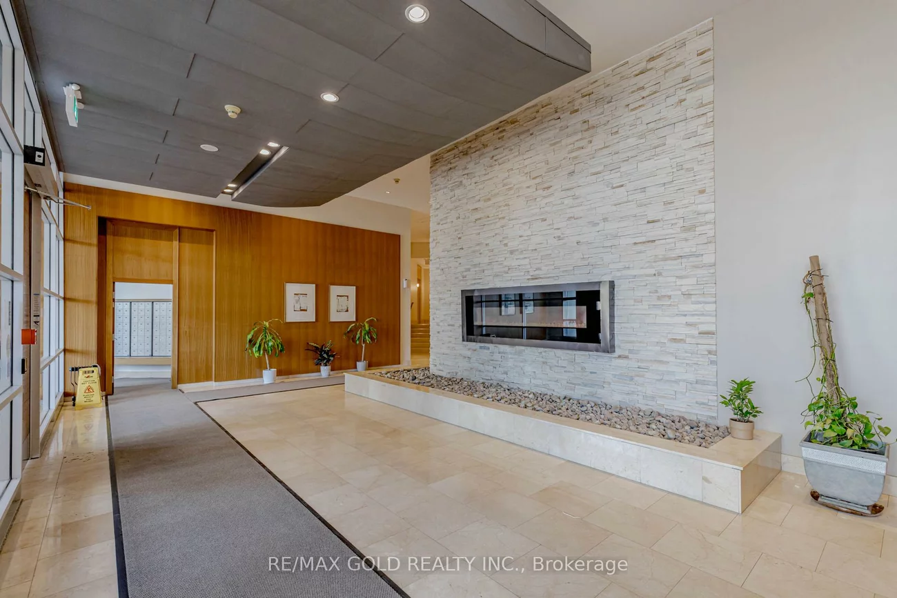 220, Burnhamthorpe, City Centre, Mississauga