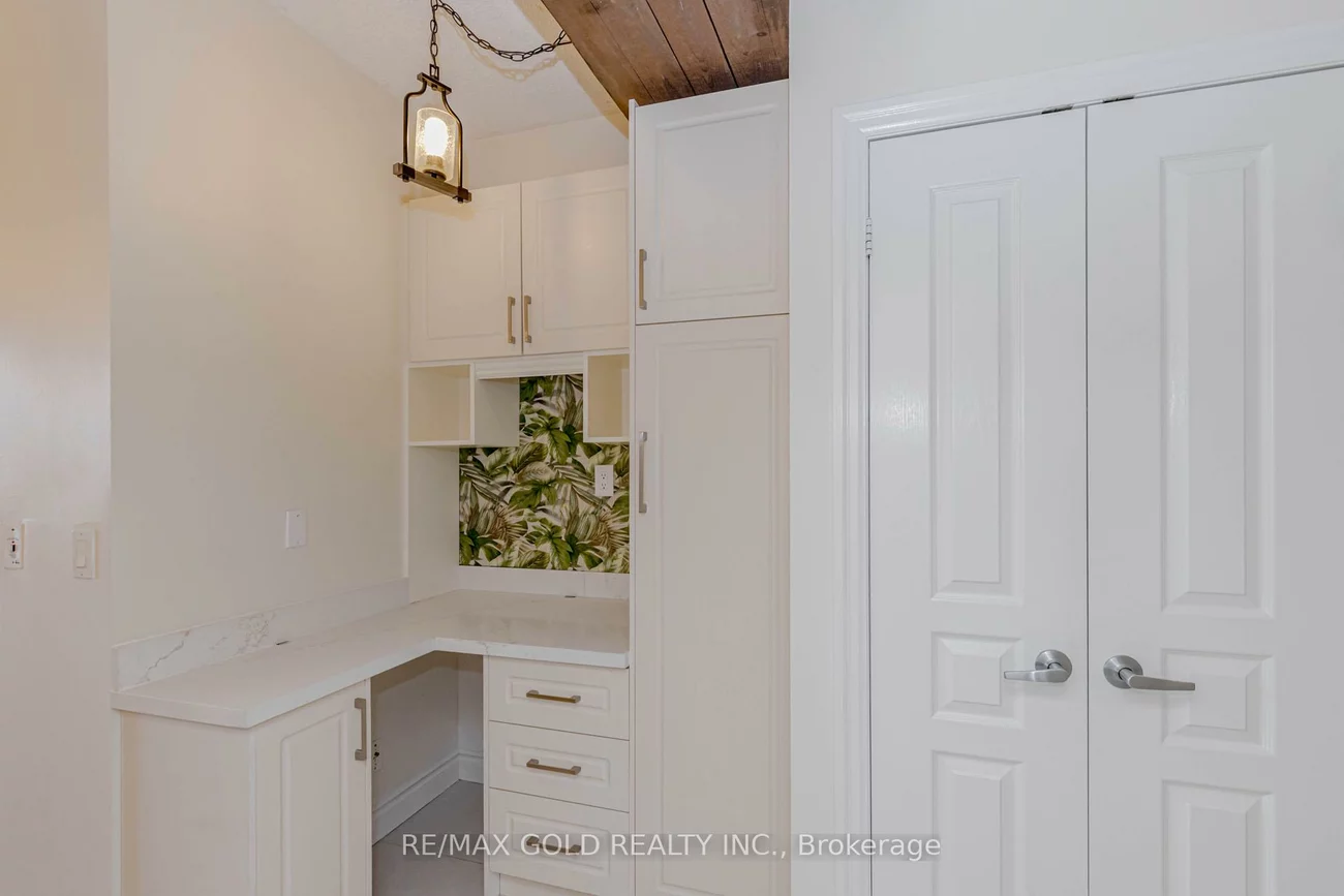 220, Burnhamthorpe, City Centre, Mississauga