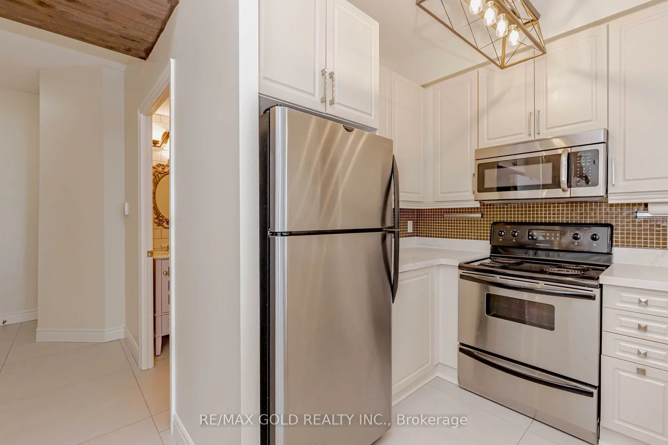 220, Burnhamthorpe, City Centre, Mississauga