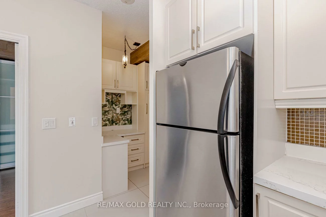 220, Burnhamthorpe, City Centre, Mississauga