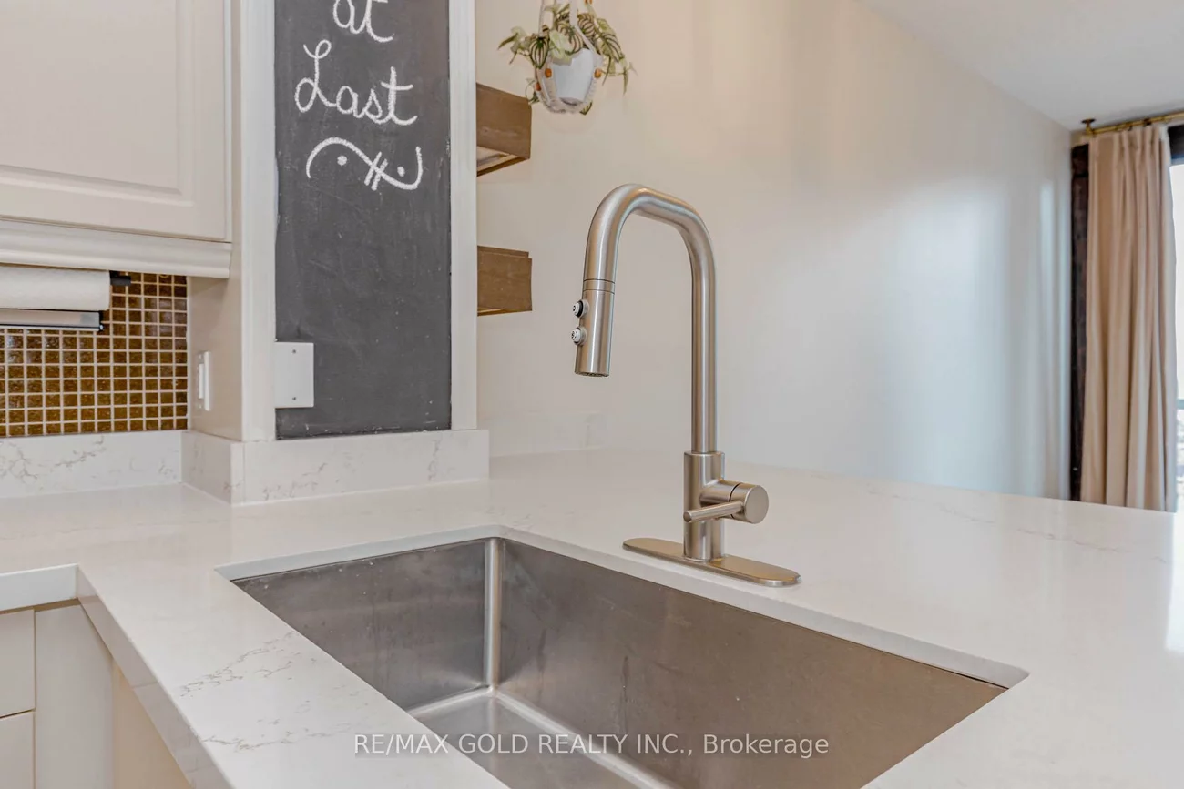 220, Burnhamthorpe, City Centre, Mississauga