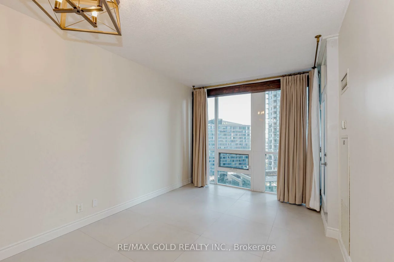 220, Burnhamthorpe, City Centre, Mississauga