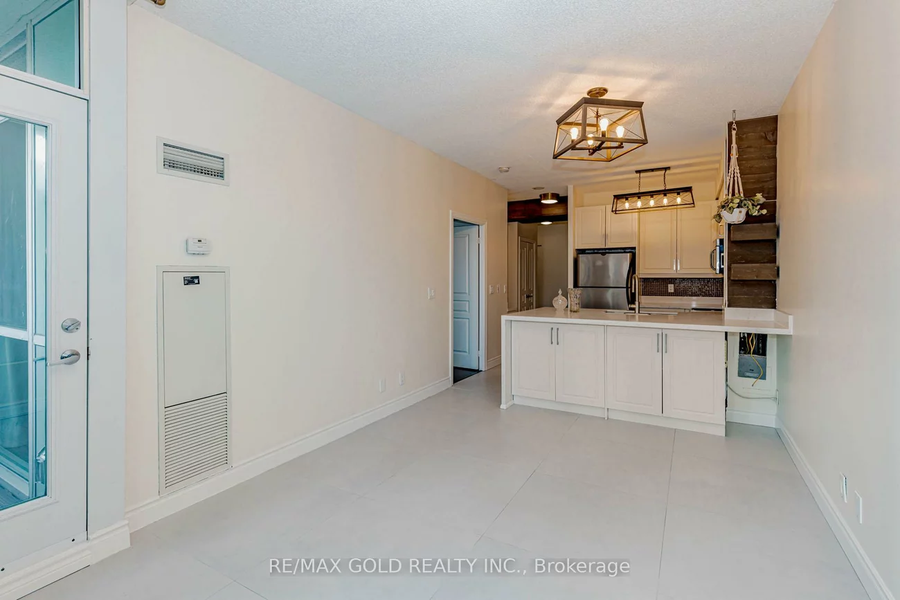 220, Burnhamthorpe, City Centre, Mississauga