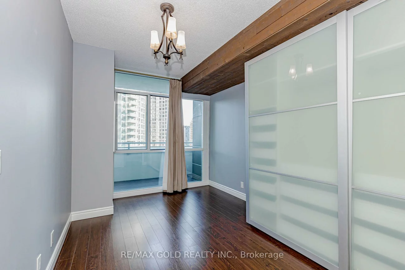 220, Burnhamthorpe, City Centre, Mississauga