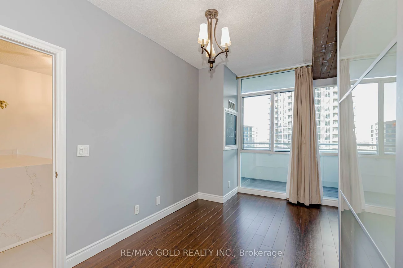 220, Burnhamthorpe, City Centre, Mississauga