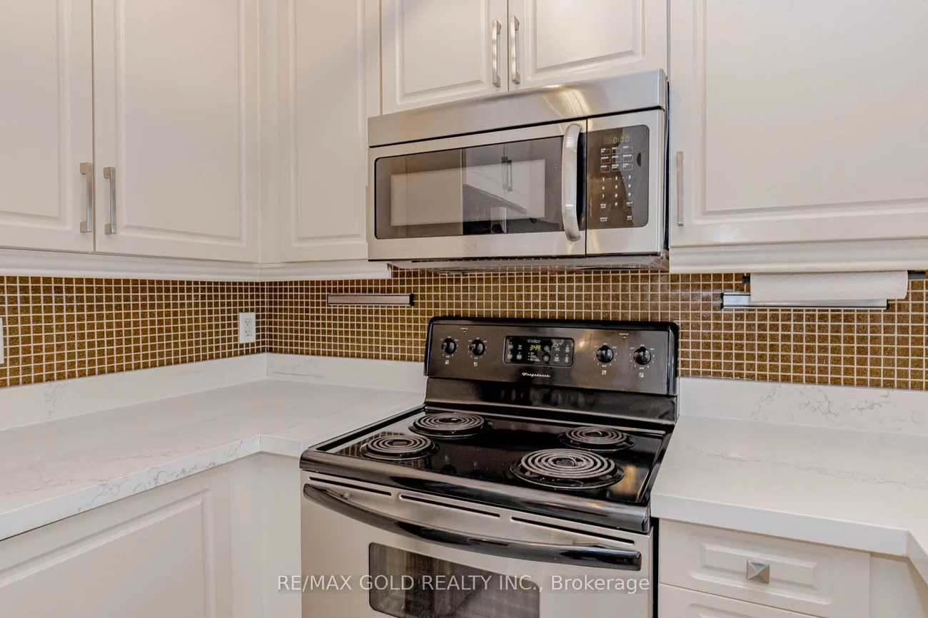 220, Burnhamthorpe, City Centre, Mississauga