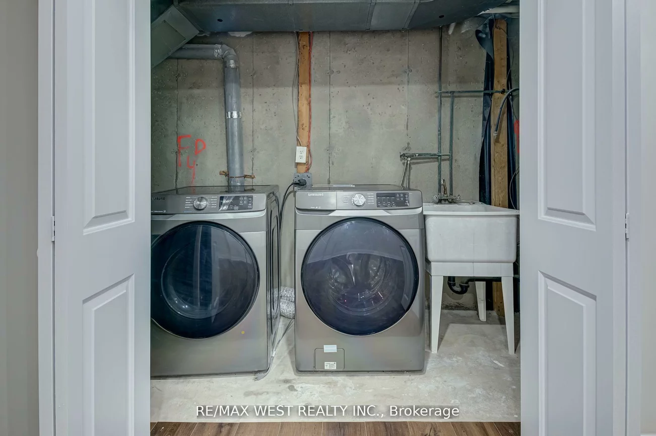 7360, Zinnia, Meadowvale Village, Mississauga