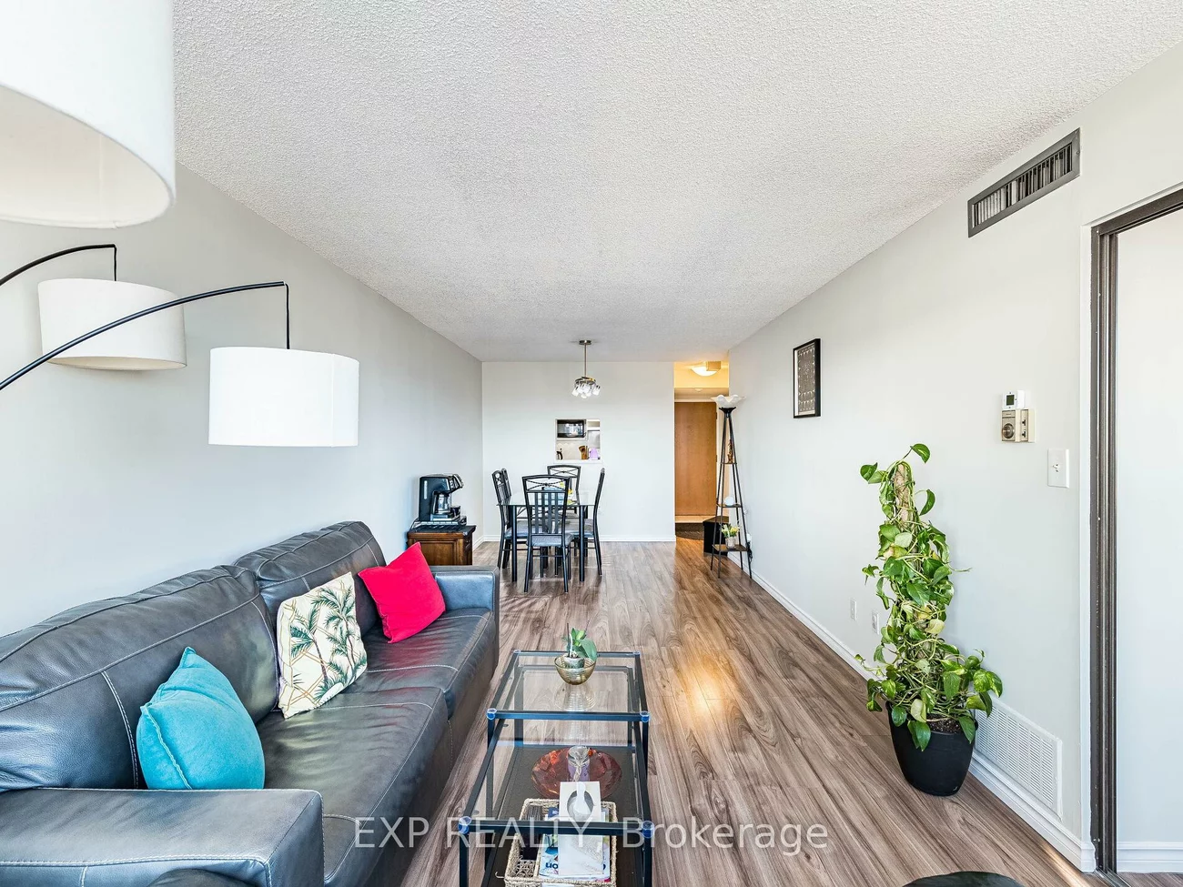 25, Agnes, Cooksville, Mississauga