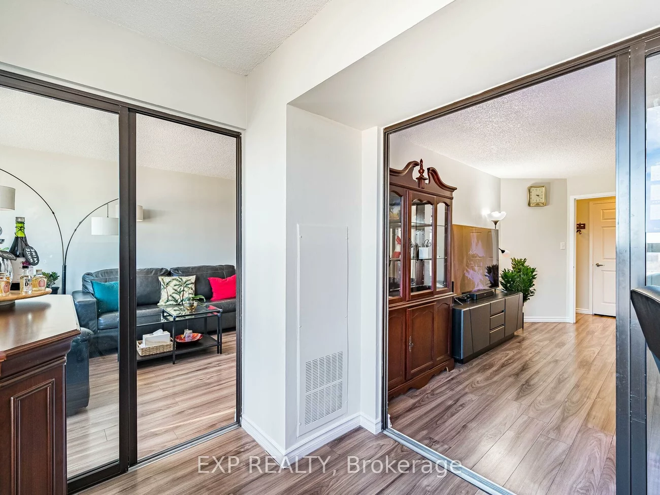 25, Agnes, Cooksville, Mississauga