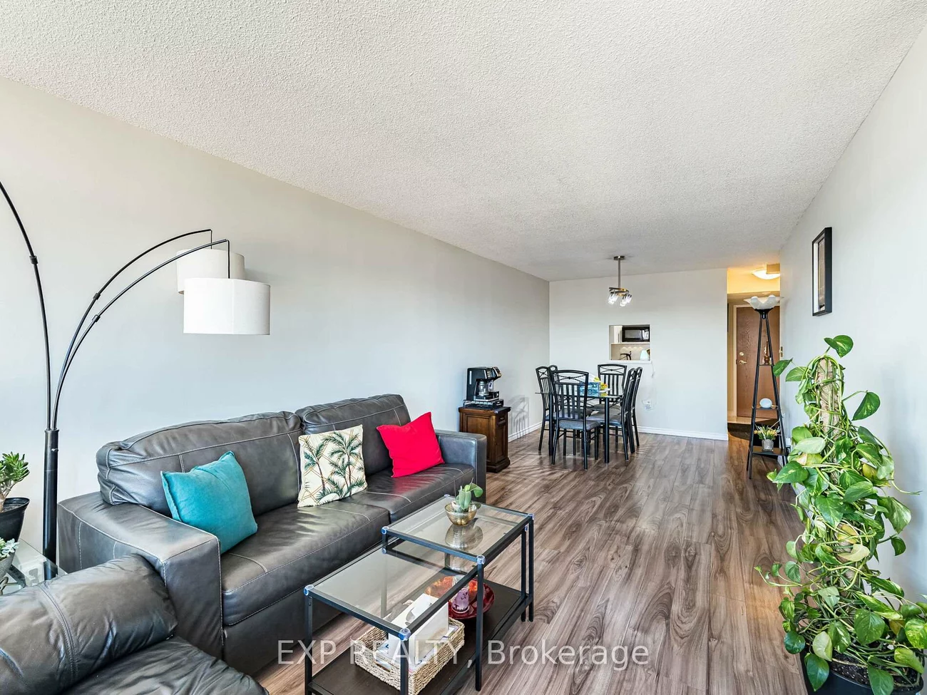 25, Agnes, Cooksville, Mississauga