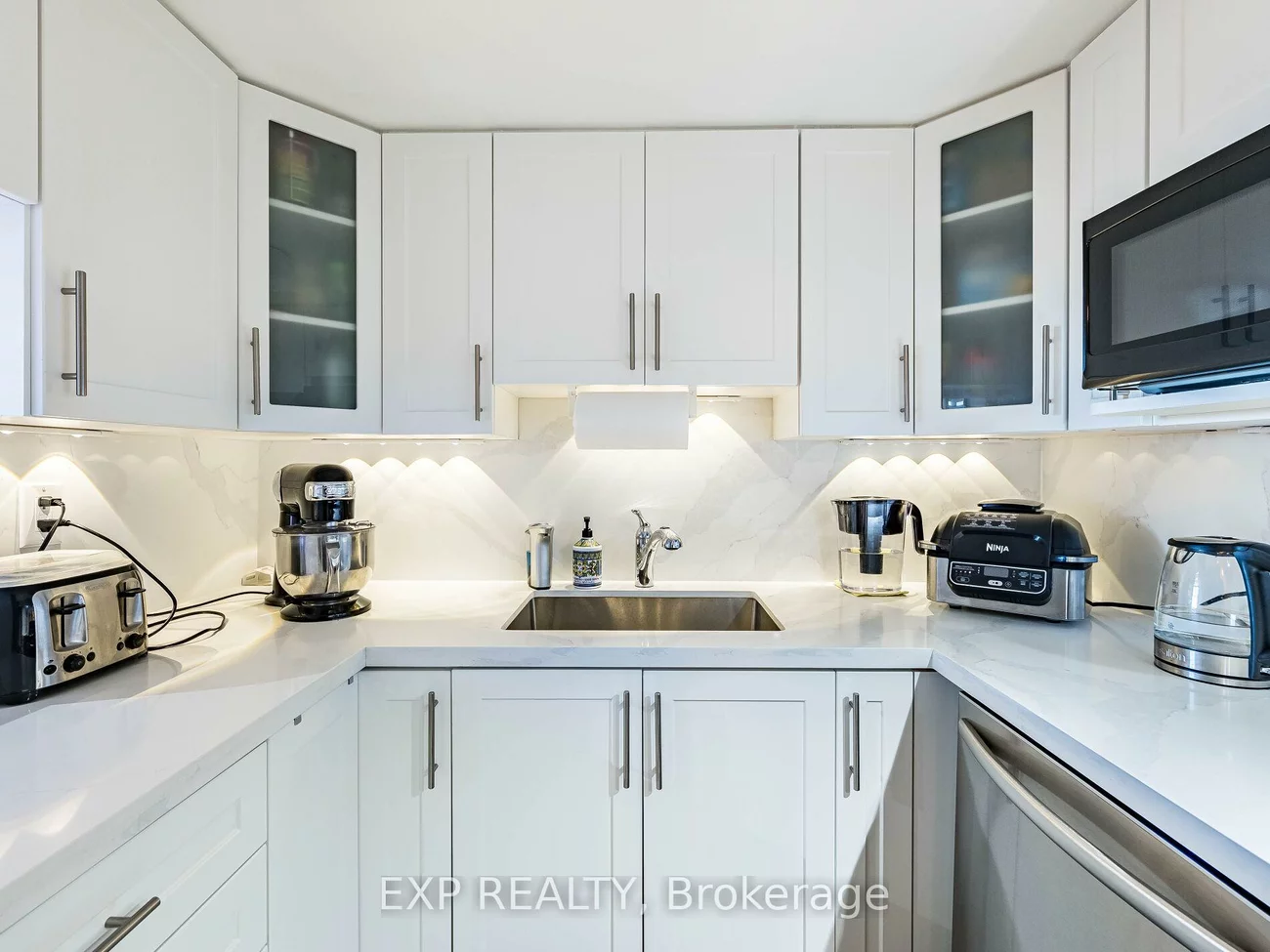 25, Agnes, Cooksville, Mississauga