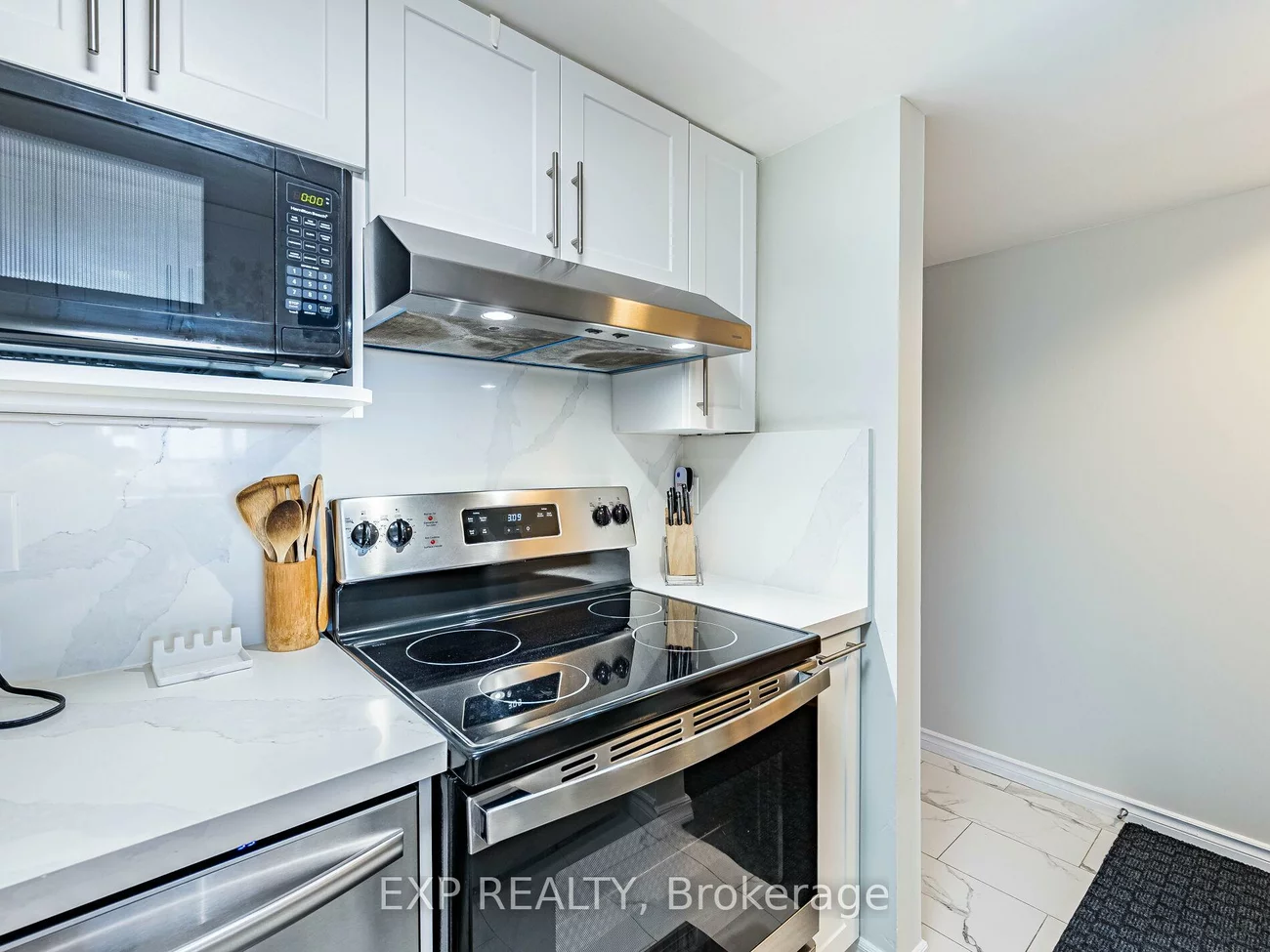 25, Agnes, Cooksville, Mississauga