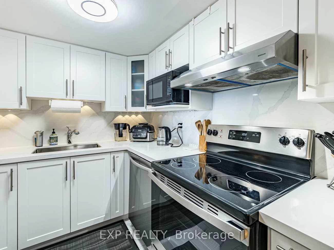 25, Agnes, Cooksville, Mississauga