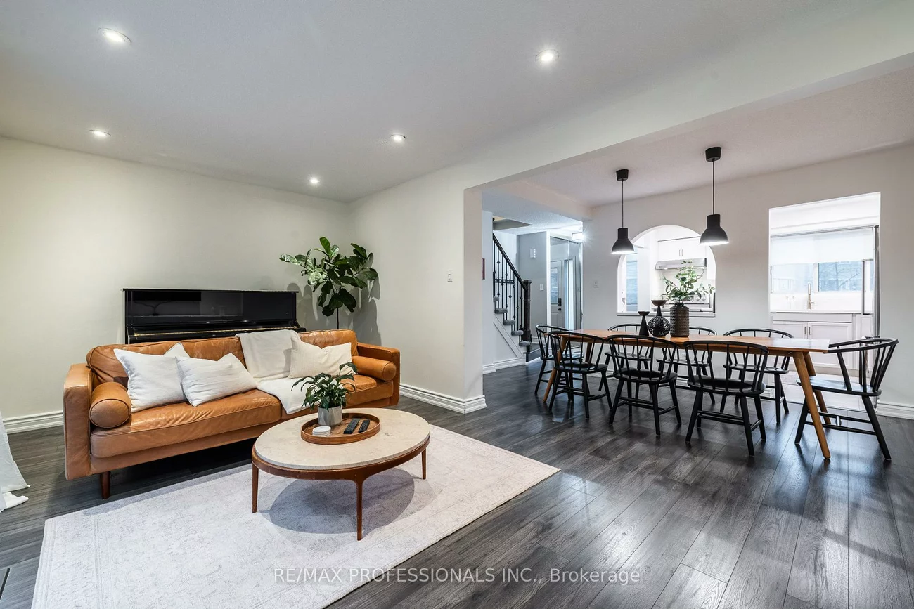 6699, Falconer, Streetsville, Mississauga