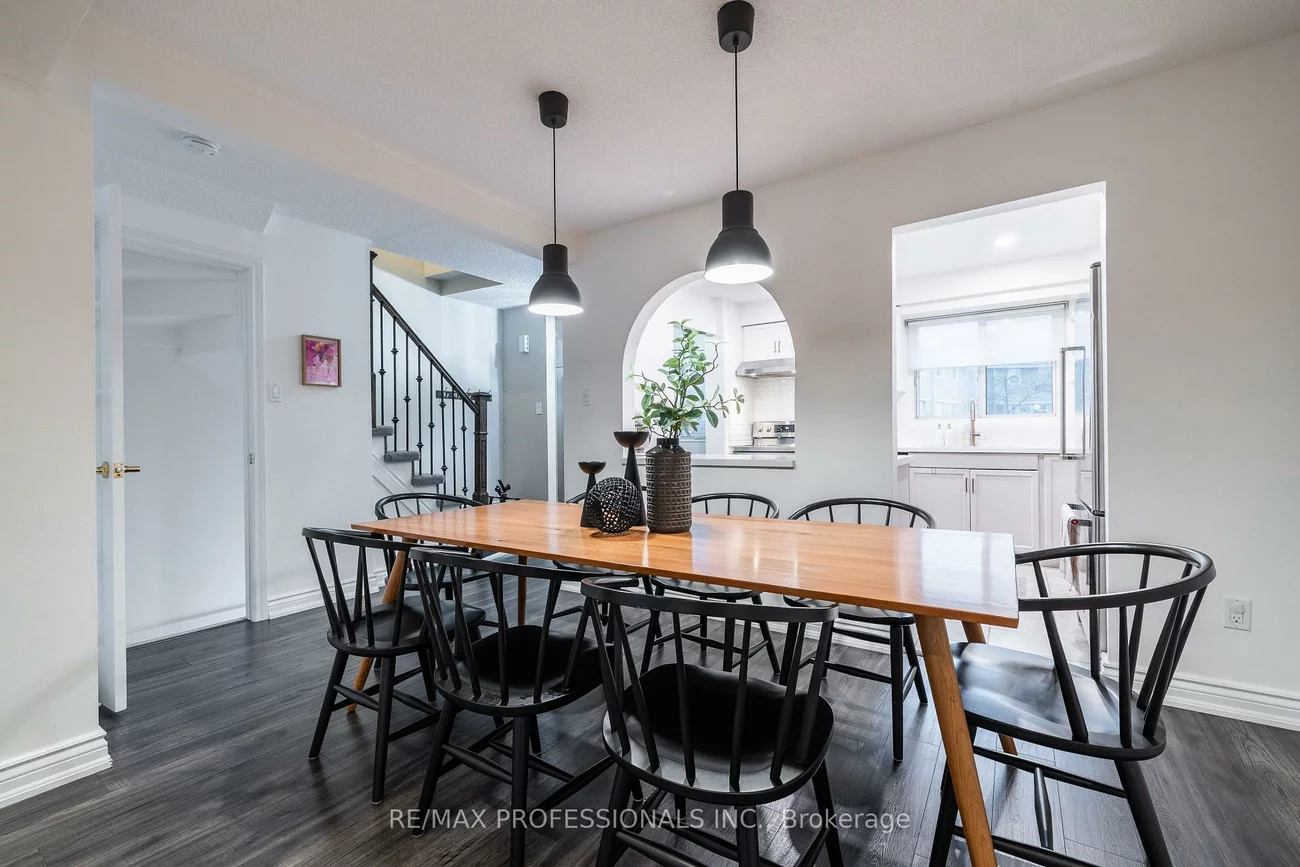 6699, Falconer, Streetsville, Mississauga