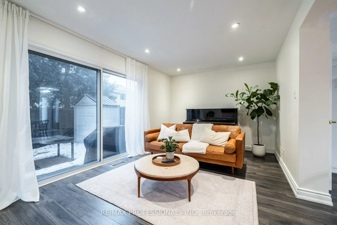 6699, Falconer, Streetsville, Mississauga