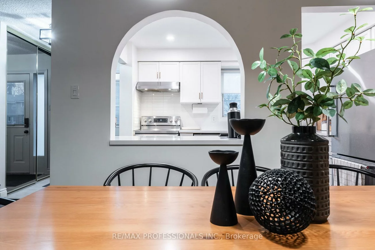 6699, Falconer, Streetsville, Mississauga