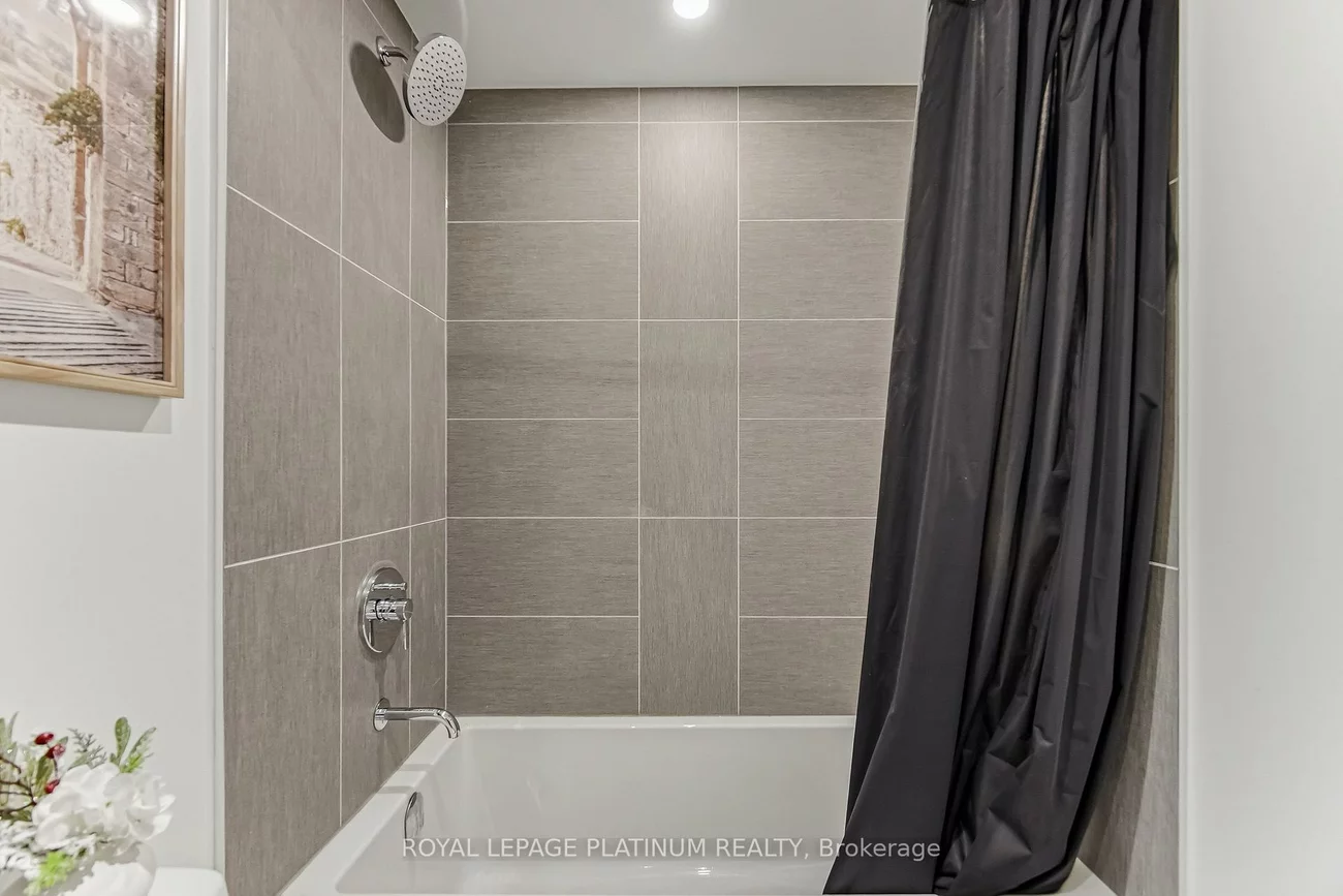 28, Ann, Port Credit, Mississauga