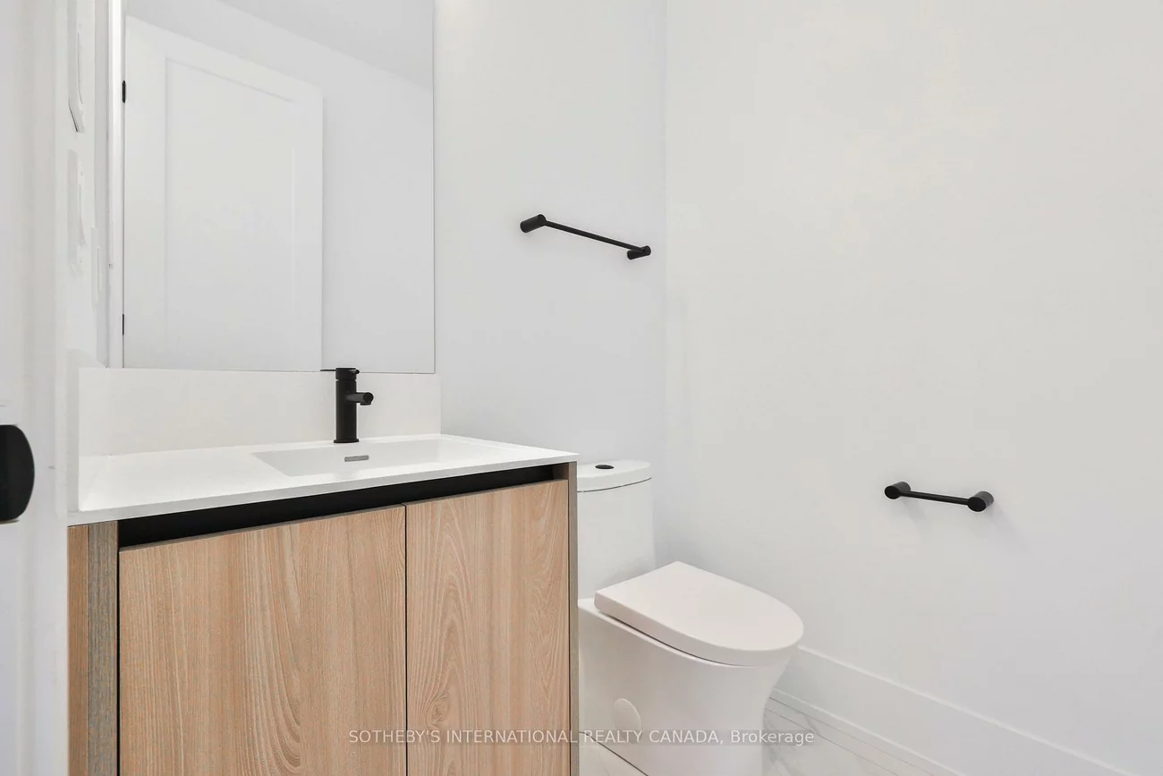 60, Lou Parsons Way, Port Credit, Mississauga