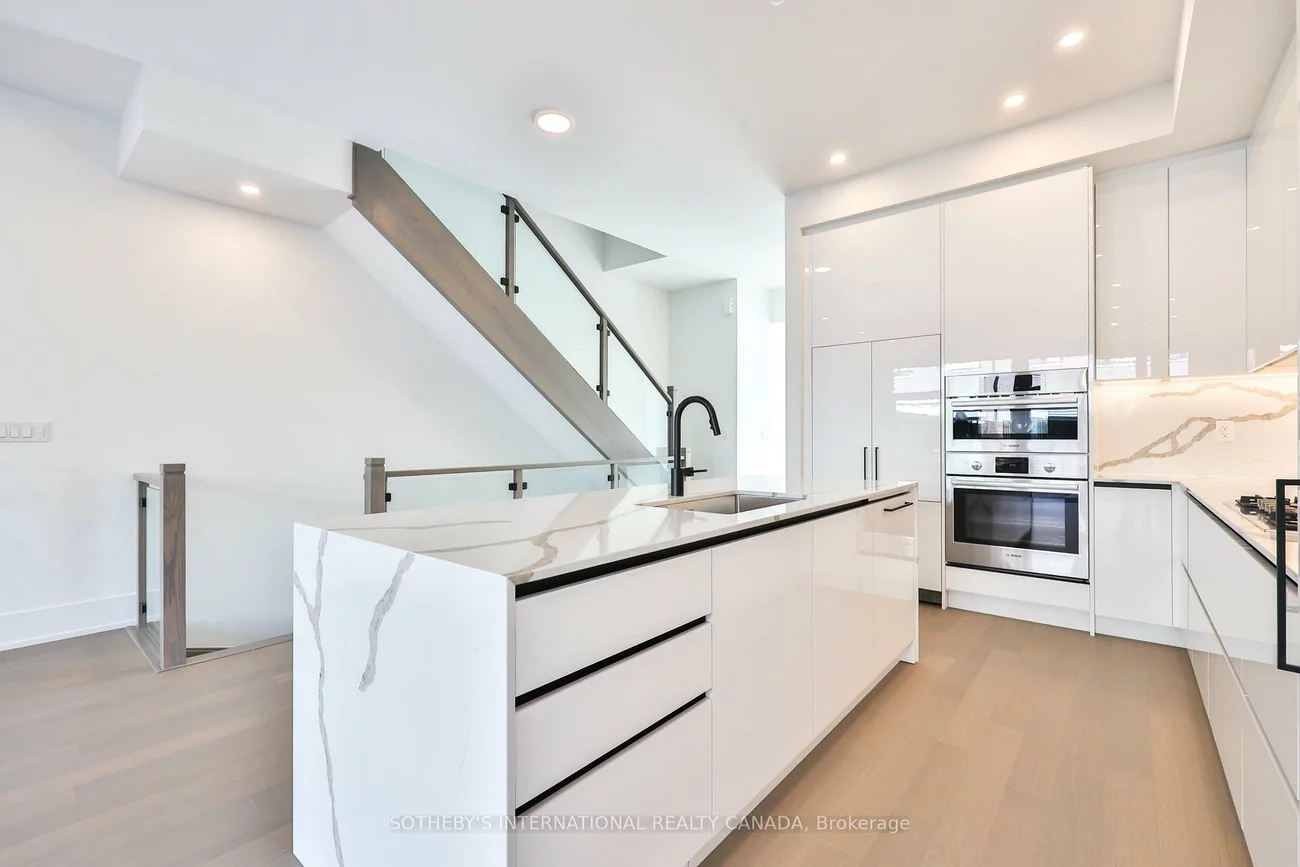 60, Lou Parsons Way, Port Credit, Mississauga