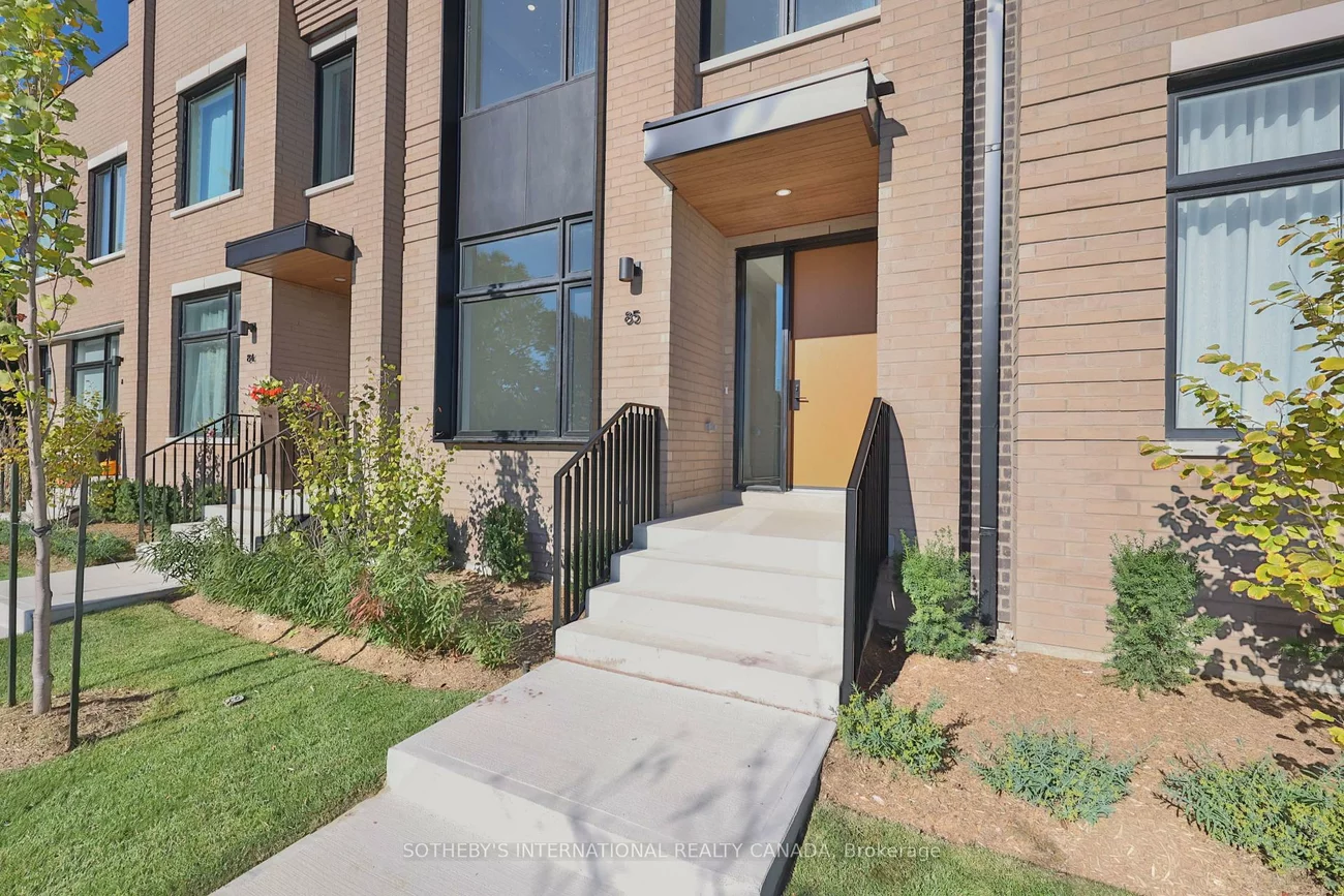 60, Lou Parsons Way, Port Credit, Mississauga