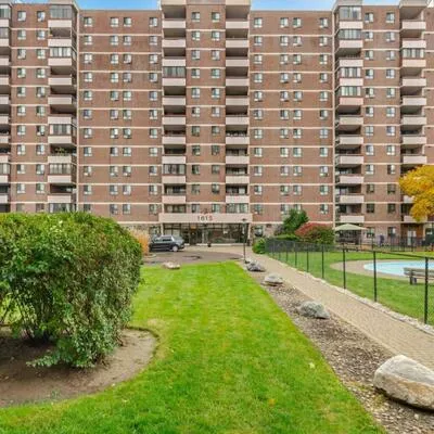 1625, Bloor, Applewood, Mississauga