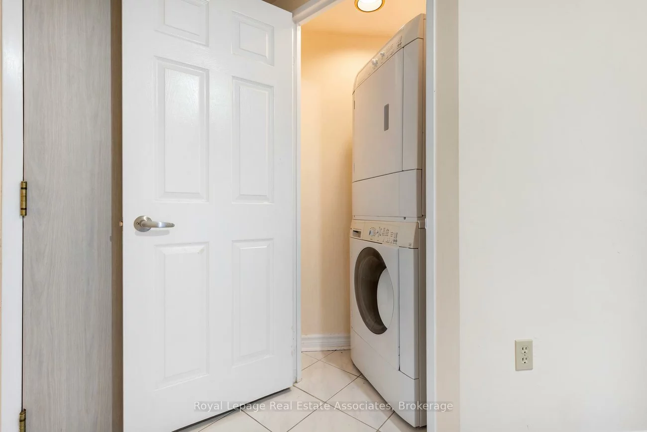 2155, Burnhamthorpe, Erin Mills, Mississauga