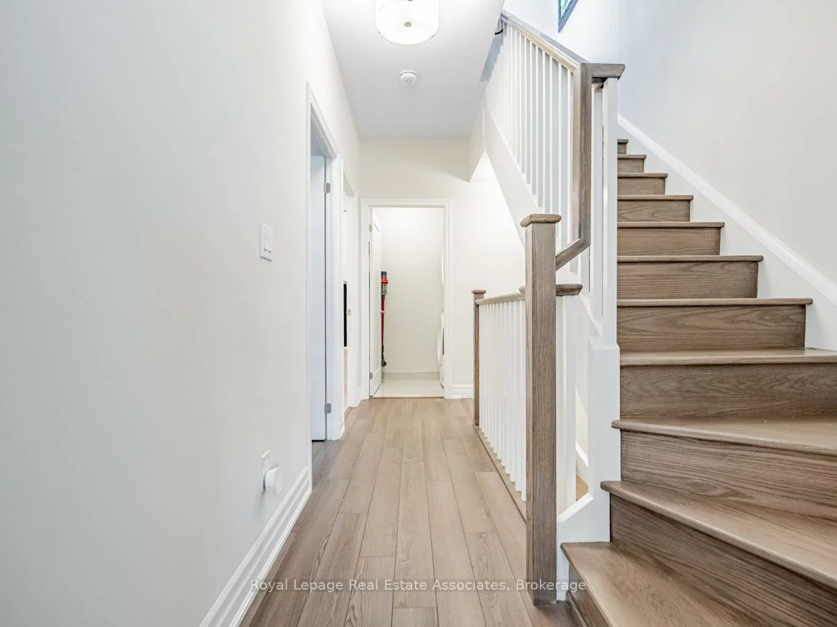 657, Cricklewood, Mineola, Mississauga