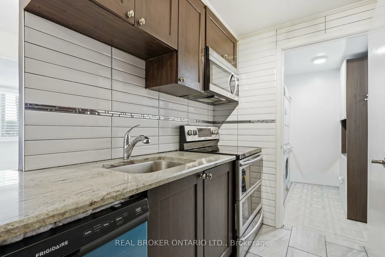 25, Fairview, Fairview, Mississauga