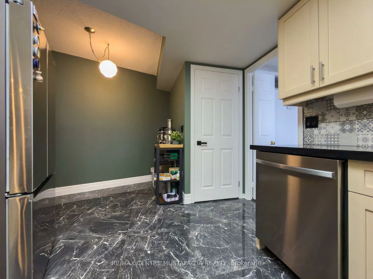 4235, Sherwoodtowne, City Centre, Mississauga