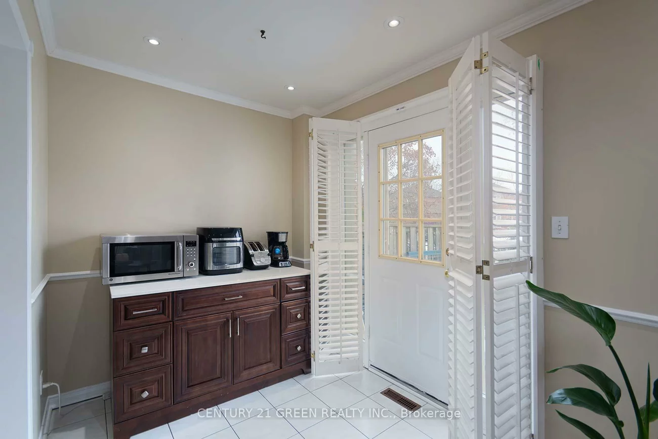 455, Apache, Hurontario, Mississauga