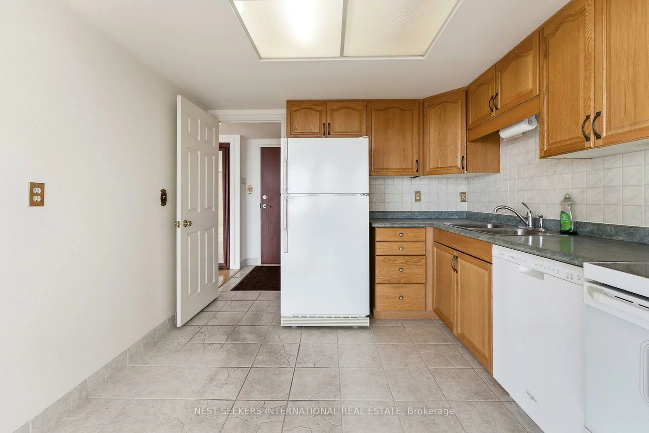 880, Dundas, Erindale, Mississauga