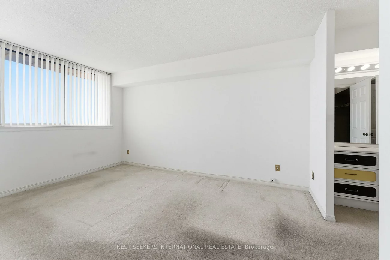880, Dundas, Erindale, Mississauga