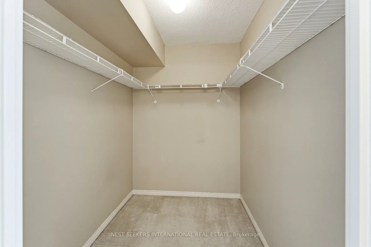 880, Dundas, Erindale, Mississauga