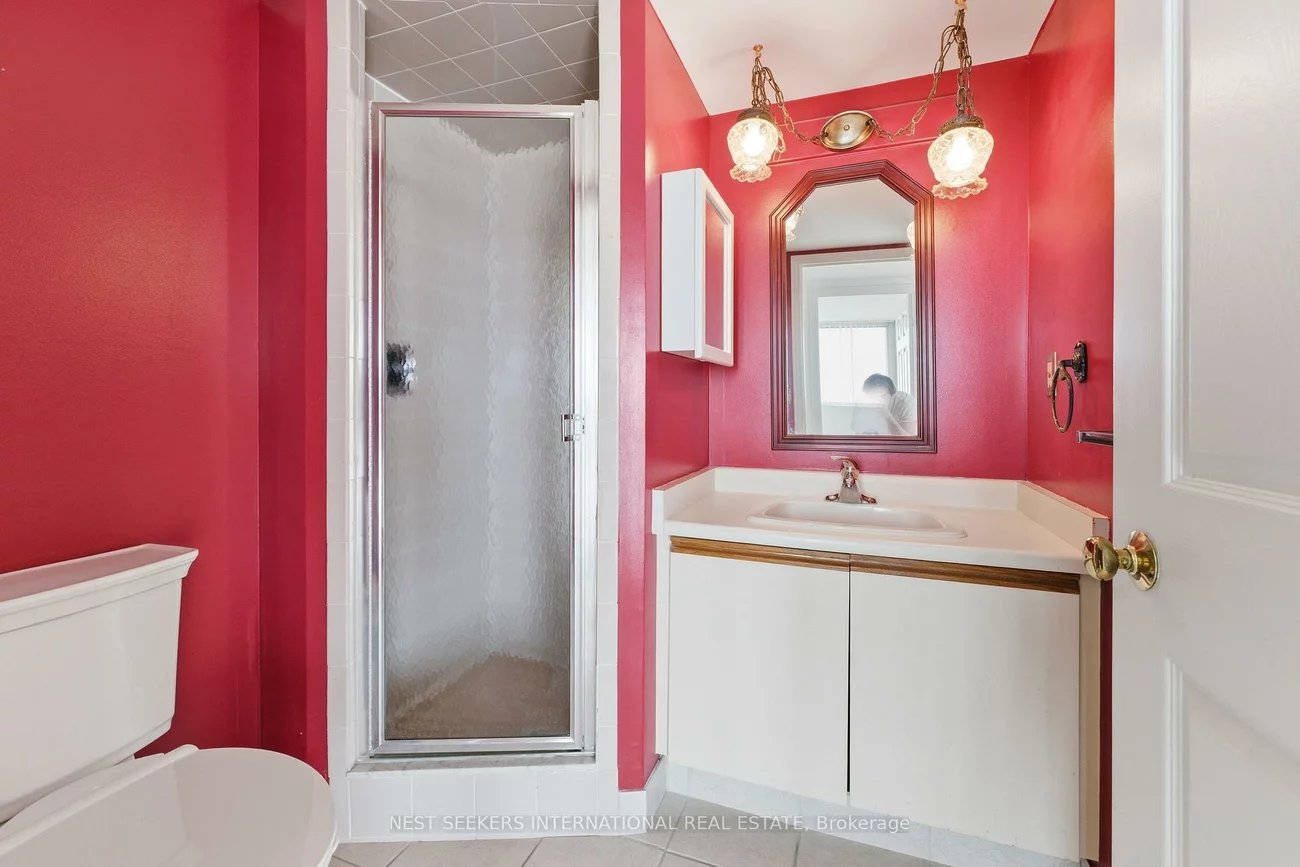 880, Dundas, Erindale, Mississauga