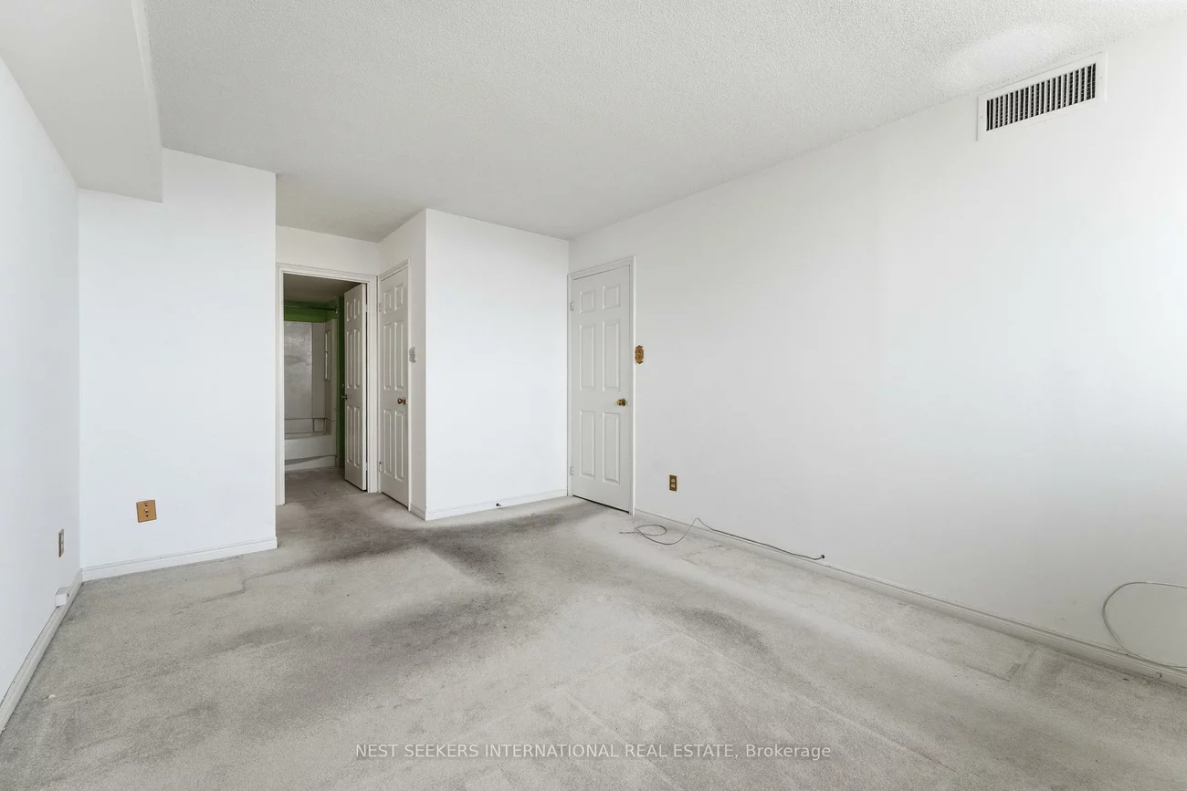 880, Dundas, Erindale, Mississauga